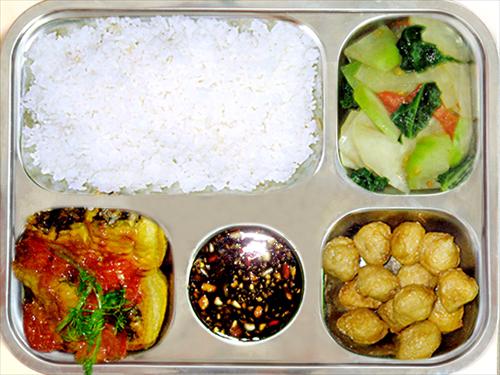 Suất ăn công nghiệp - Doanh Nghiệp Tư Nhân Sông Thương